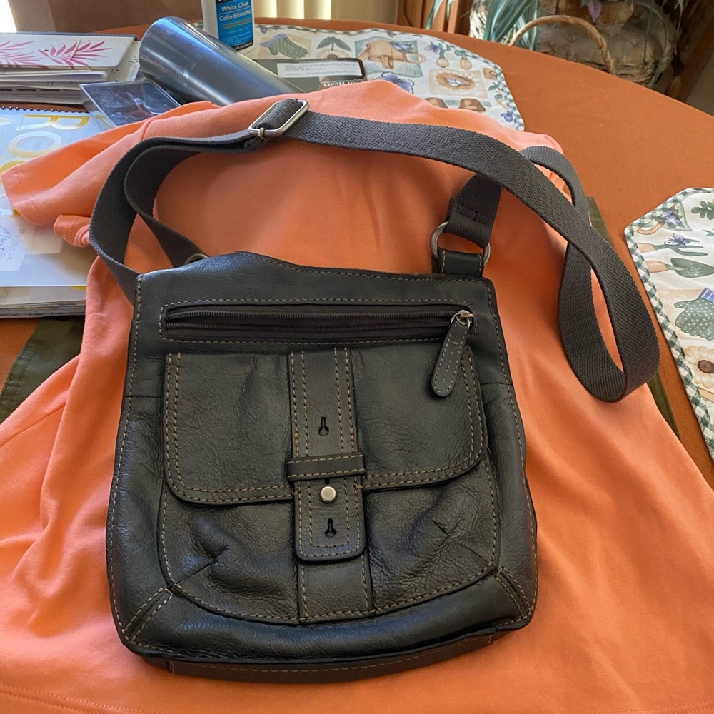 Fossil handbag/ Dark gray with black piping.